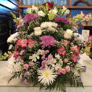 Centro flor blanca rosa morada